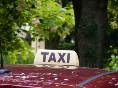 Przystawili pistolet do głowy taksówkarza. Kazali mu jechać do Sopotu