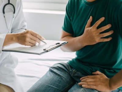 Czterdziestolatkowie zrzucają winę na stres, seniorzy na wiek. Profesor: to śmiertelna pułapka