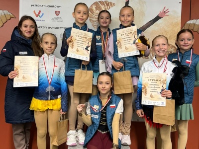 Inauguracja łyżwiarskiego sezonu. Sześciokrotnie na podium – FOTO