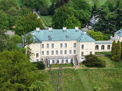 Polski pałac z burzliwą historią. Mieszkał tu syn Napoleona Bonaparte