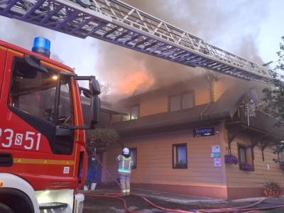 Pożar pensjonatu w Wiśle. Z ogniem walczyło ponad 20 zastępów