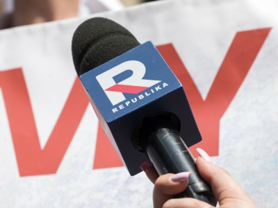 Setki tysięcy na emisję spotów. Nowe informacje o umowie PiS z Telewizją Republika