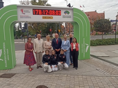 Toruń zaczyna odliczanie do Mistrzostw Świata w Lekkiej Atletyce. Przed urzędem stoi zegar