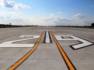 Warszawa: Tymczasowe zamknięcie drogi startowej nr 1