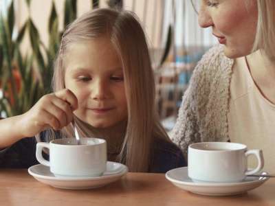 Ten napój, który chroni dzieci przed przeziębieniem. Złote mleko jest idealne na jesień