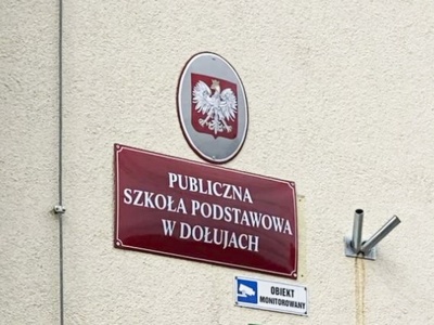 Rodzice się martwią, gmina uspokaja - szkoła modułowa w Dołujach pod Szczecinem powstanie nieco później