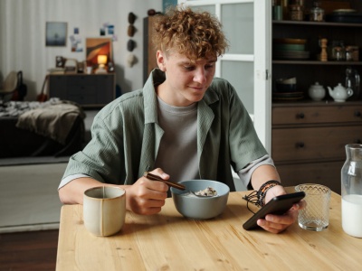 Większość nastolatków korzysta z AI. Problem leży jednak tutaj