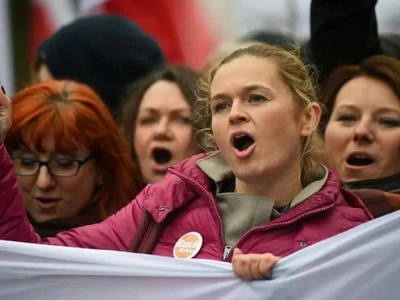 Minister Nowacka zakpiła sobie z polskich dzieci! Na wnioski o potrzebne dotacje dała… jeden dzień!