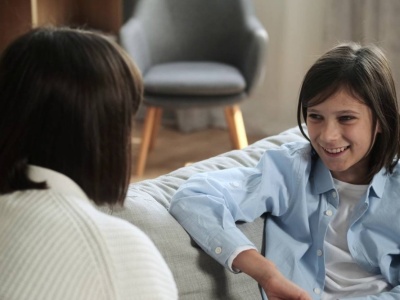 Nie słowa, a przykład. 7 kroków w wychowaniu, by dziecko miało swobodę w relacjach