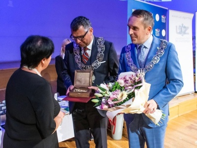 Zielona Góra. Jubileusz 80-lecia szpitala, prezydent wręczył medale (ZDJĘCIA)