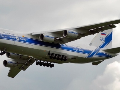 Popłoch w Moskwie. Ogromny samolot tuż nad budynkami. Jest nagranie