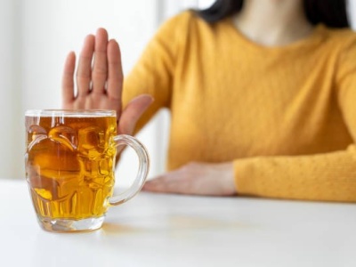 Co się dzieje z naszym wyglądem, gdy odstawimy alkohol? Zaskakujące efekty w krótkim czasie