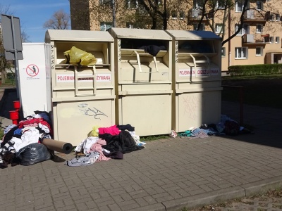 Ratusz nie ma pomysłu na odpady tekstylne po wycofaniu kontenerów PCK