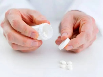 Jest w niemal każdej domowej apteczce. Może wspomóc leczenie raka?