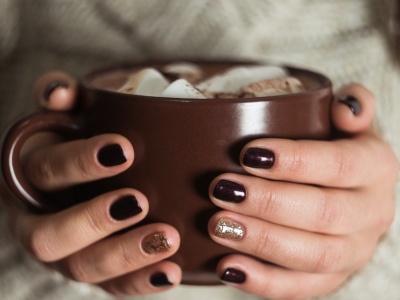 Najmodniejszy manicure na jesień 2025. Ten kolor to hit