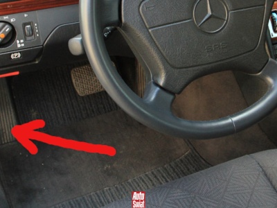 Czwarty pedał w samochodzie może cię zaskoczyć. Do czego służy?