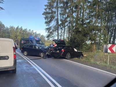 Ruch wahadłowy na trasie Olsztyn-Ostróda. Wypadek z udziałem trzech pojazdów