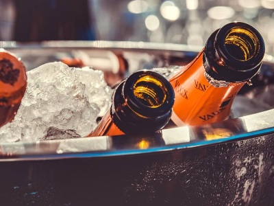 Polacy popierają nocną prohibicję? Jednoznaczny wynik sondażu