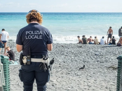 Z plaży turysta trafił do więzienia. Tak włoskie wakacje zamieniły się w koszmar