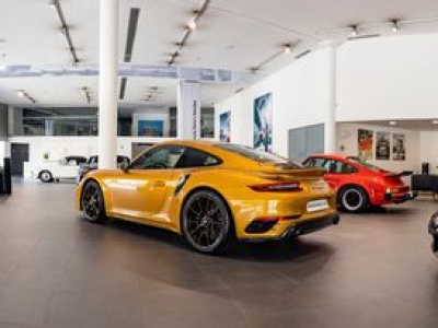 Sprzedawali luksusowe auta do Rosji. CBŚP rozbiło gang