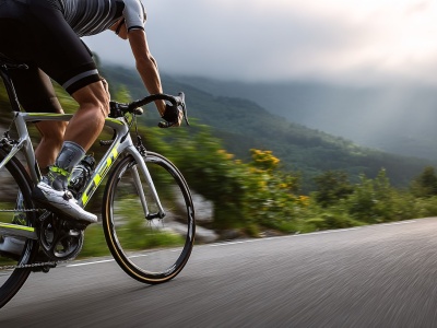 Szosówka na lata: poradnik wyboru (rower szosowy męski)