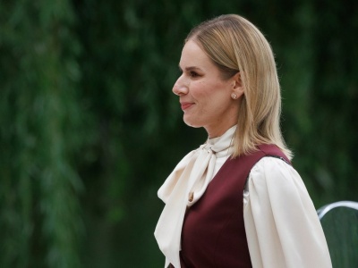 Wysiadła z samolotu i skupiła na sobie uwagę. Nawrocka błyszczy w USA