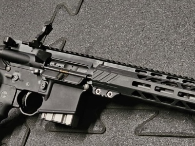 Rock River Arms LAR-15 TYR CQB 11.5 z bliska