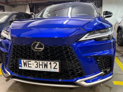 Lexusy RX schodzą w Polsce jak szalone. Skąd taki boom? Chodzi o gigantyczne obniżki cen