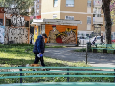 Starożytna płyta porzucona przy śmietniku w Rzymie, znalazły ją archeolożki