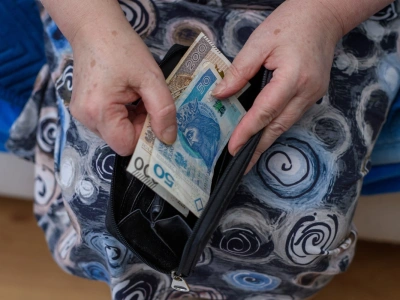 Ponad trzy czwarte Polaków nie ufa, że ZUS zapewni im godziwą emeryturę. Oszczędza tylko co piąty