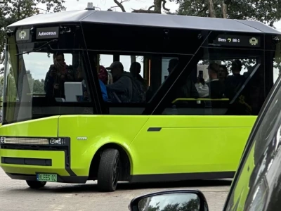 Minibus bez kierowcy będzie woził ludzi po cmentarzu Osobowickim