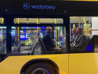 Pierwszy wodorowy autobus przyjechał do Katowic. Łącznie Metropolia zamówiła 8 sztuk