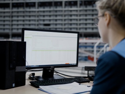 Automatyzacja magazynu zaczyna się od WMS – integracja jako fundament logistyki przyszłości