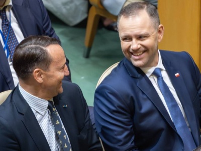 Sikorski zaskoczył. Pokazał wspólne zdjęcia z Nawrockim. 