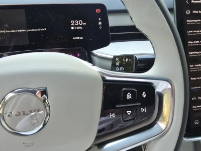 Volvo EX90: krótszy czas ładowania i nowe systemy od roku modelowego 2026