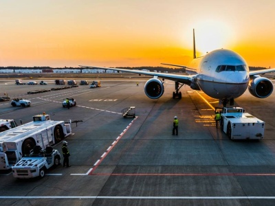 Zaskoczenie na lotnisku. 13-latek przetrwał rejs w komorze podwozia