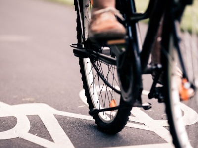 Rowerzyści a przejście dla pieszych. Mandat od 50 do 100 zł, ale nie zawsze