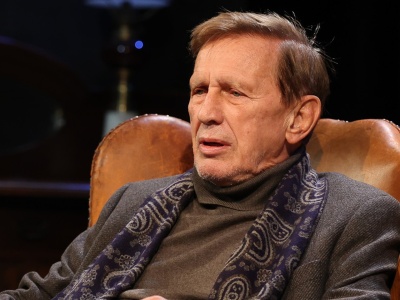 Jan Englert ma się dobrze po kuriozalnym zamieszaniu