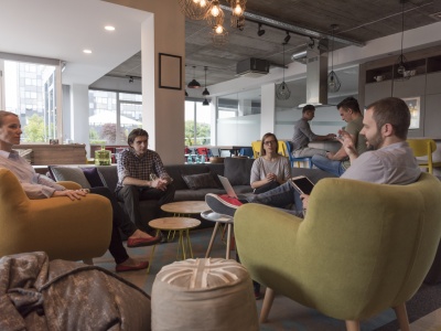 Dlaczego akurat Polacy tak bardzo boją się utraty pracy przez sztuczną inteligencję?