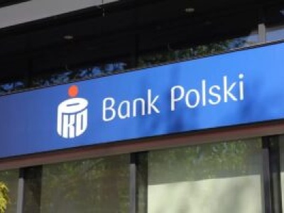 PKO BP bije na alarm. Oszuści podszywają się pod bank, Polacy masowo dostają te maile.