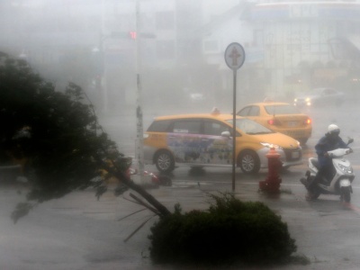 Supertajfun uderzył w Tajwan. Doszło do przerwania zapory. Co najmniej 14 osób zginęło