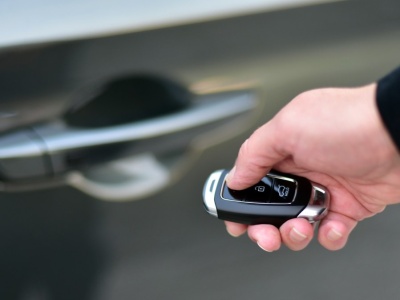 Jak zwiększyć zasięg pilota do auta. Jest prosty sposób