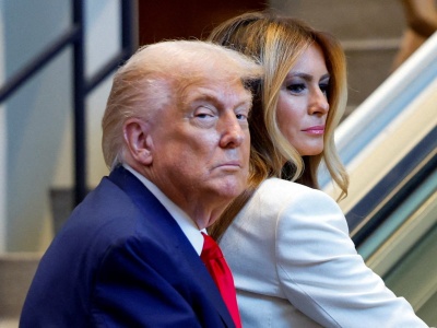 Stylizacja Melanii Trump w Nowym Jorku przyciągała spojrzenia. Wyróżniał ją kolor