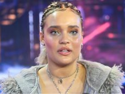 Sara James o hejcie w sieci. 