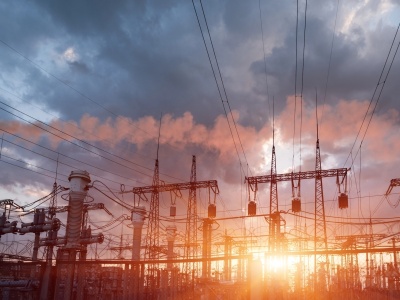 Prezes URE: rozproszona generacja energii ma pozytywnie wpłynąć ceny