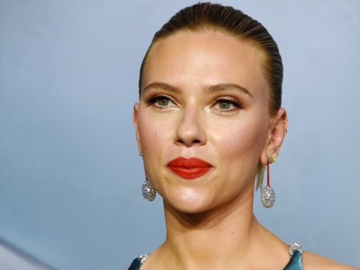 Scarlett Johansson wybrała kontrowersyjny trend z lat 2000. W Nowym Jorku nikt nie mógł przejść obok niej obojętnie