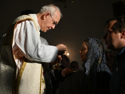 Die angegriffene Kirche. Die fortschreitende Protestantisierung: Würdiger Empfang der Heiligen Kommunion und die Rechte der Gläubigen