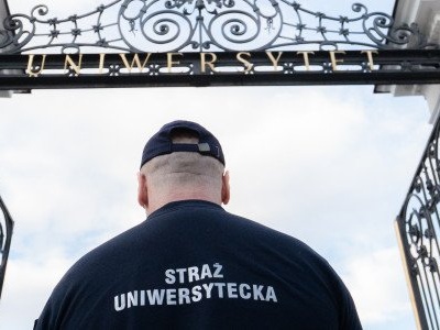 Pałki teleskopowe i miotacze gazu. Uniwersytet Warszawski zbroi strażników przed nowym rokiem akademickim