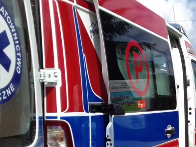 Działania służb. Samochód wypadł z drogi krajowej nr 75