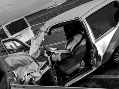 Tragiczna czołówka na wiadukcie. Kierowca Seicento zmarł w szpitalu. Obcokrajowiec z busa zatrzymany